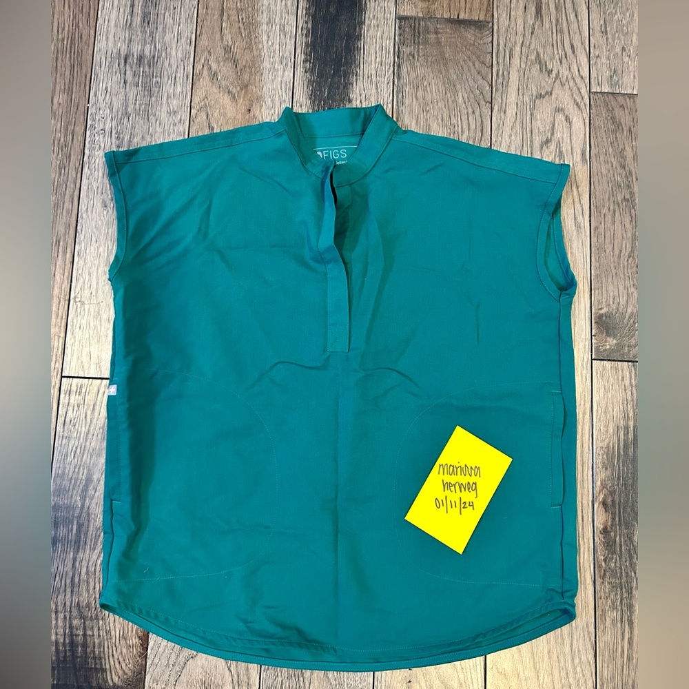 Hunter Green Figs Rafaela scrub top